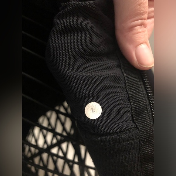 Size large Lululemon jacket - Picture 4 of 10